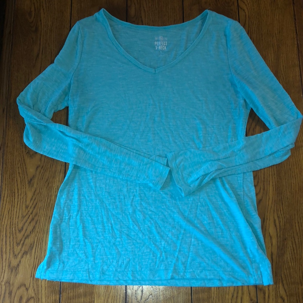 V-neck long sleeve